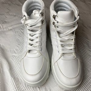 Chunky platform sneakers!